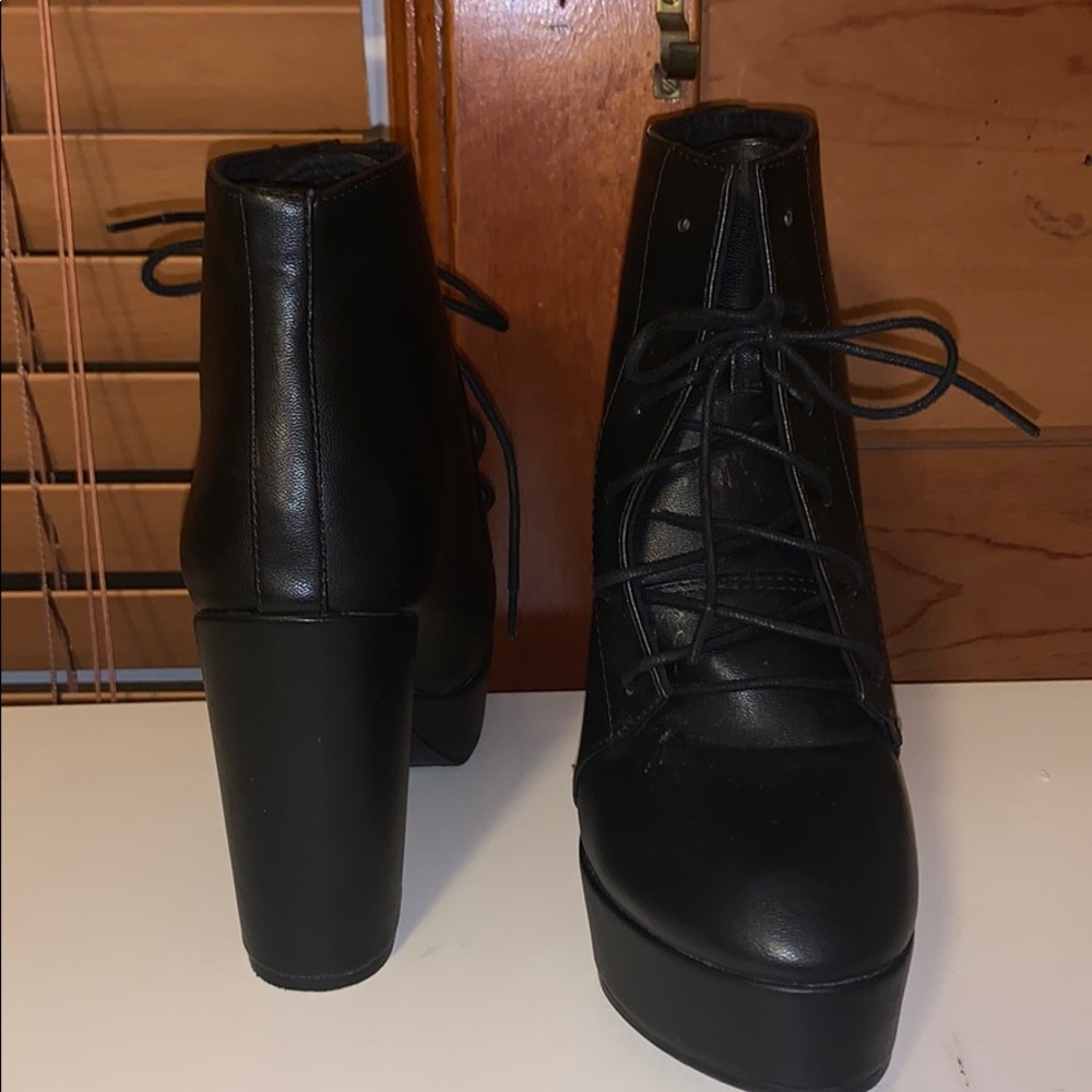 Heel boot - Picture 2 of 6